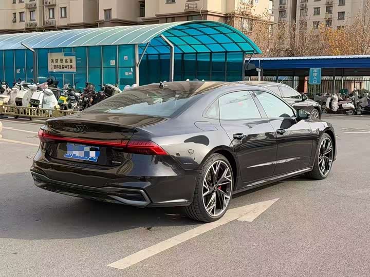 Фото 4 - Audi A7L