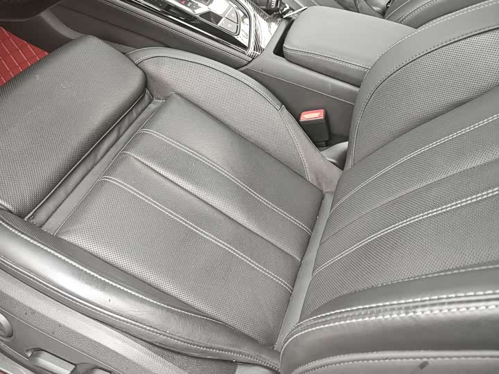 Фото 4 - Audi A4L