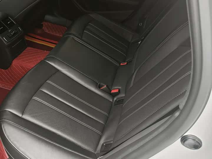 Фото 6 - Audi A4L