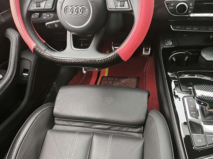 Фото 8 - Audi A4L