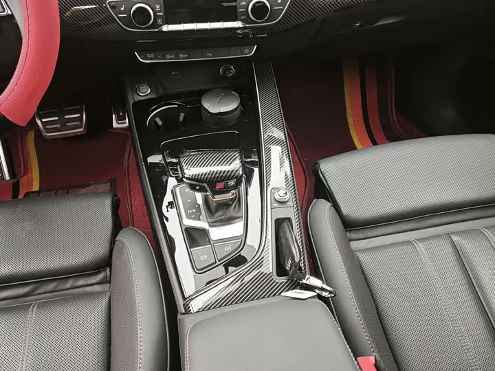 Фото 9 - Audi A4L