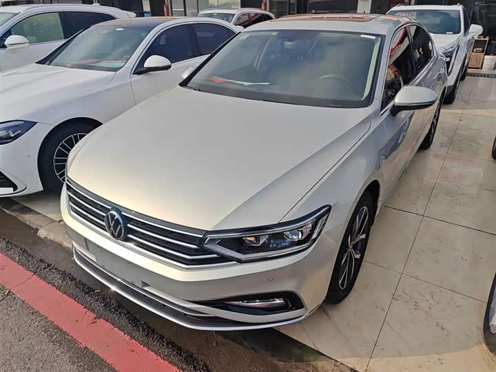 Фото 2 - Volkswagen Magotan