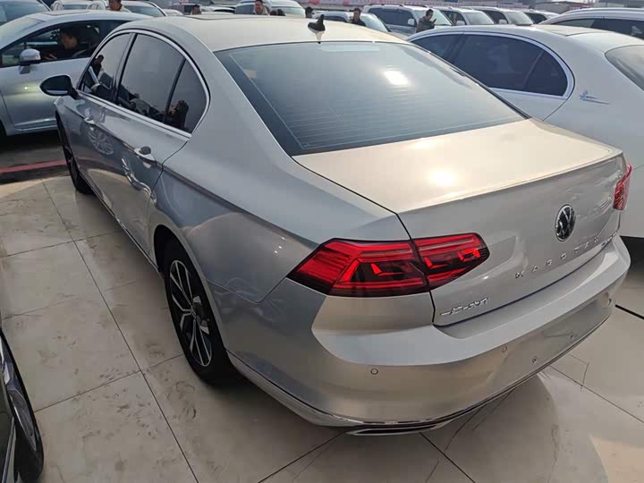 Фото 5 - Volkswagen Magotan