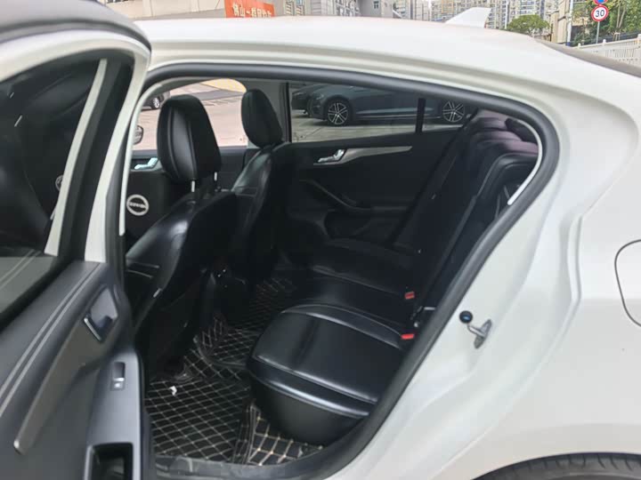 Фото 5 - Ford Focus