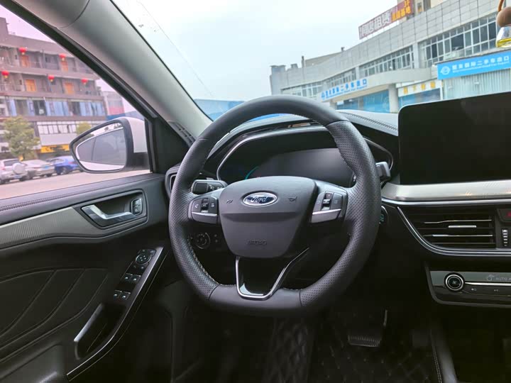 Фото 7 - Ford Focus