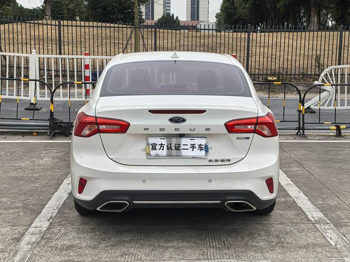 Фото 9 - Ford Focus