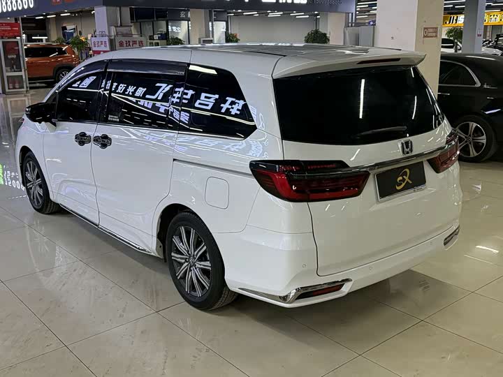 Фото 6 - Honda Odyssey