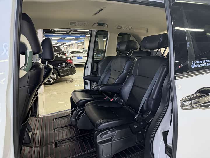 Фото 9 - Honda Odyssey