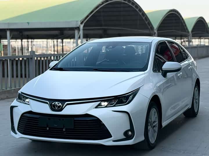 Фото 1 - Toyota Corolla