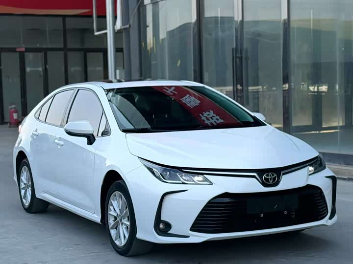 Фото 3 - Toyota Corolla