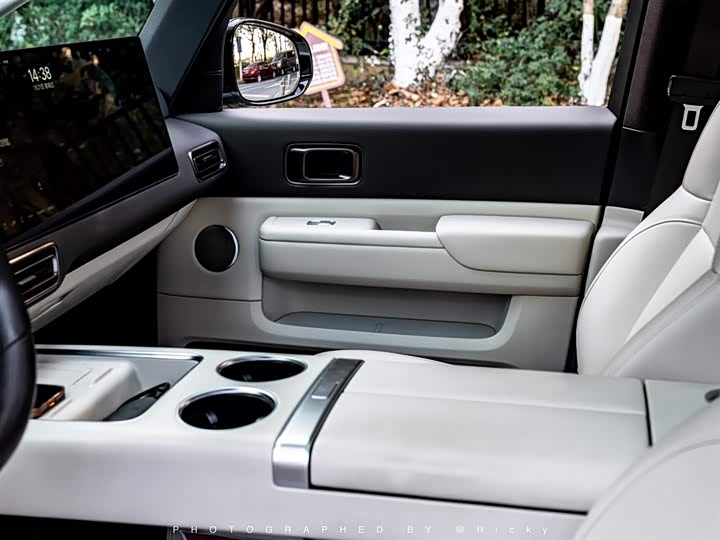 Фото 7 - LiXiang Mega