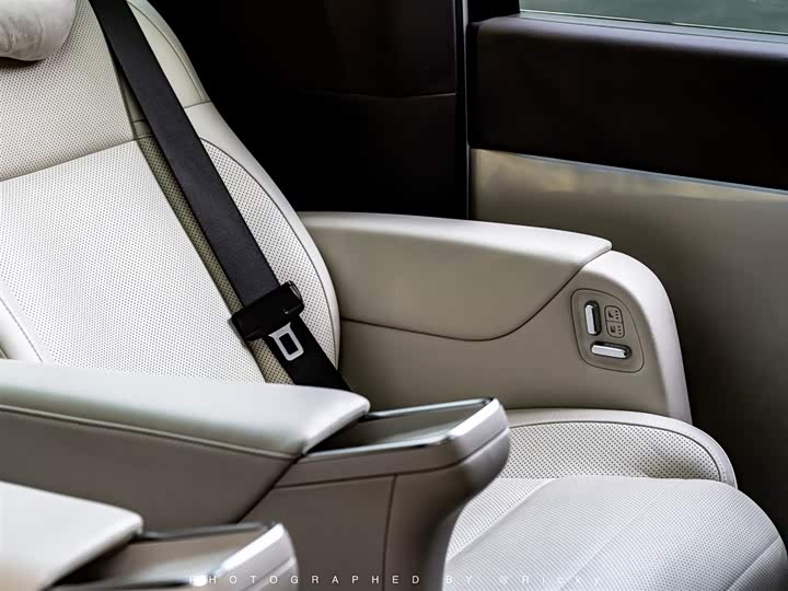 Фото 9 - LiXiang Mega