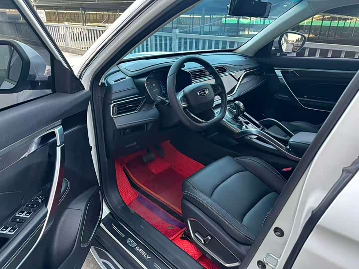 Фото 7 - Geely Atlas