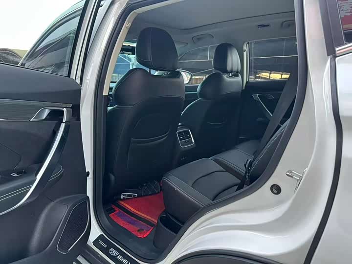 Фото 9 - Geely Atlas