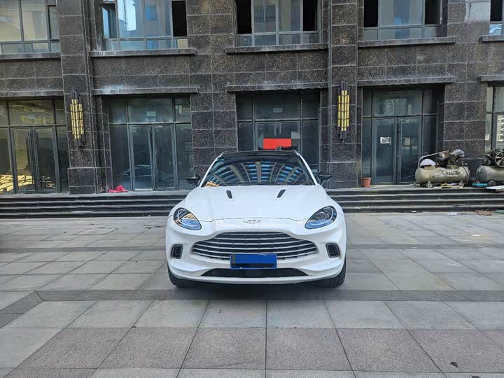 Фото 2 - Aston Martin DBX