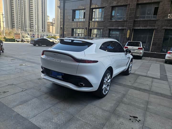 Фото 4 - Aston Martin DBX