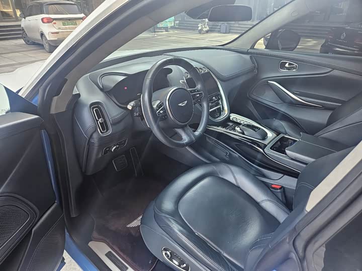 Фото 6 - Aston Martin DBX