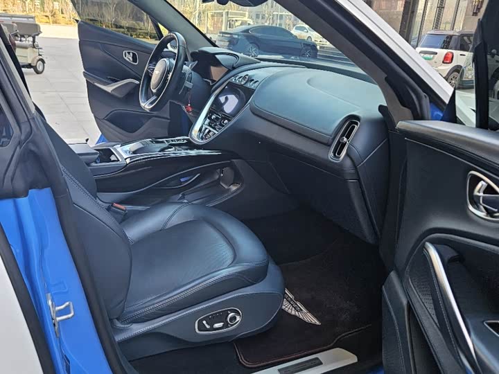 Фото 8 - Aston Martin DBX