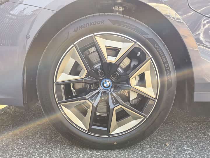 Фото 7 - BMW i5