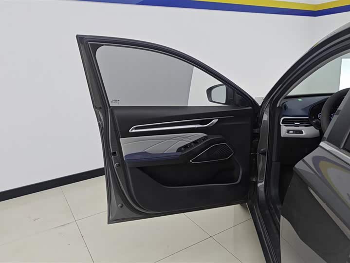 Фото 7 - Geely Emgrand