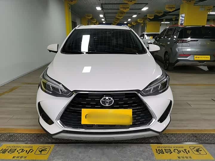 Фото 2 - Toyota Yaris L Hatchback