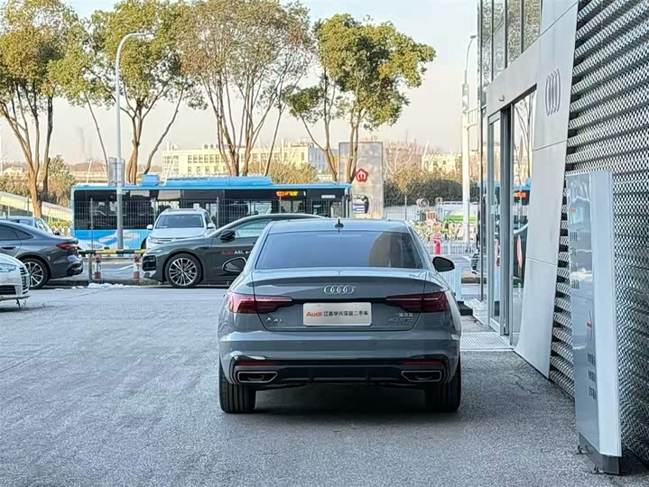 Фото 4 - Audi A4L