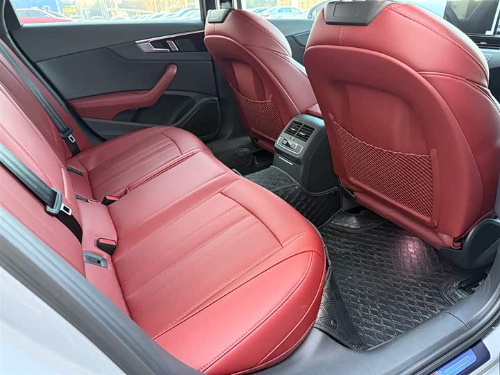 Фото 7 - Audi A4L