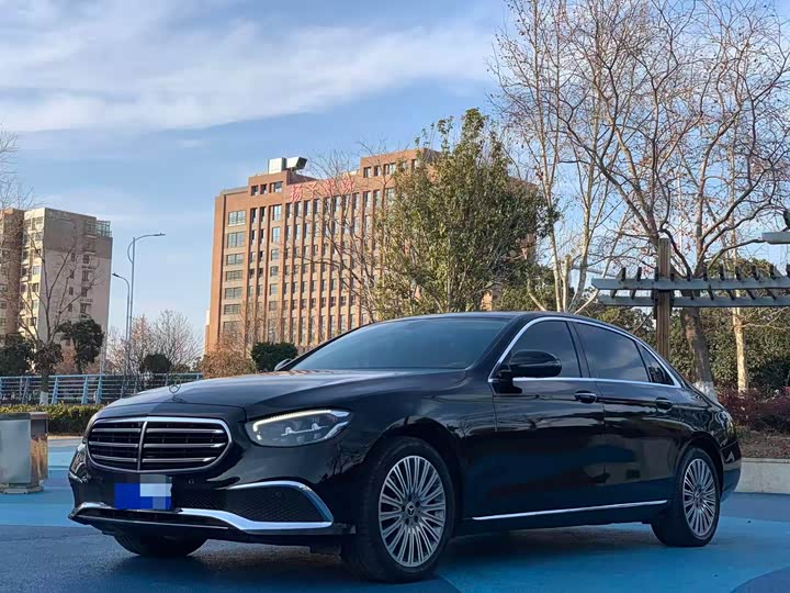 Фото 1 - Mercedes-Benz E-Class