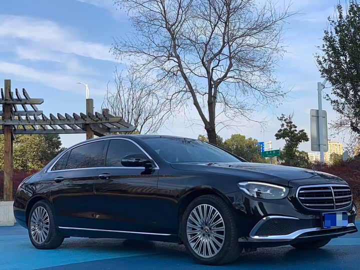 Фото 3 - Mercedes-Benz E-Class