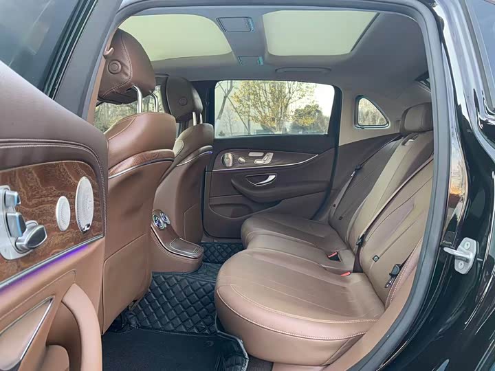 Фото 6 - Mercedes-Benz E-Class