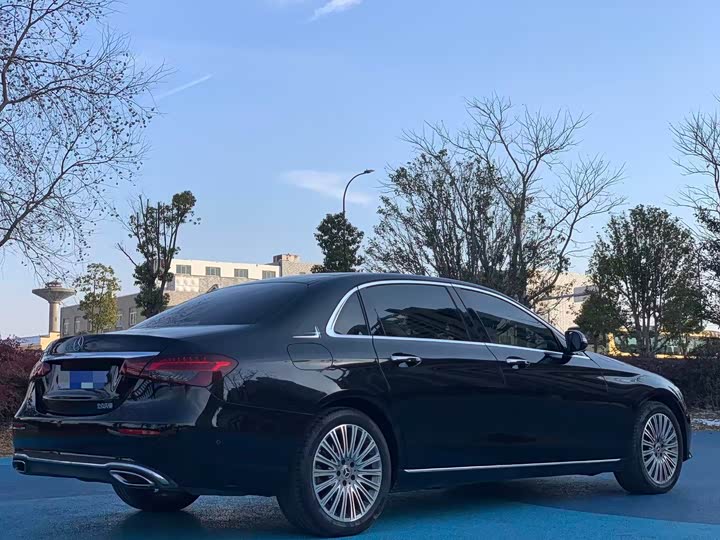 Фото 9 - Mercedes-Benz E-Class