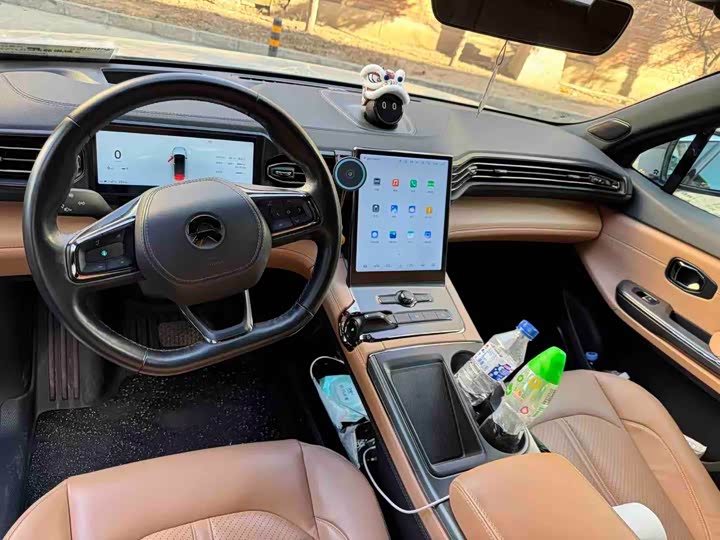 Фото 2 - Nio ES6