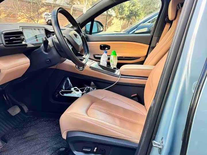 Фото 3 - Nio ES6