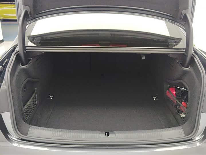 Фото 4 - Audi A4L