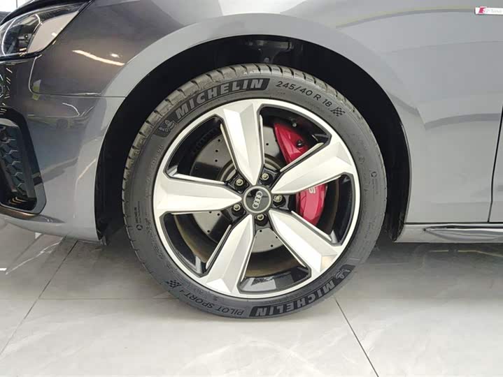 Фото 6 - Audi A4L