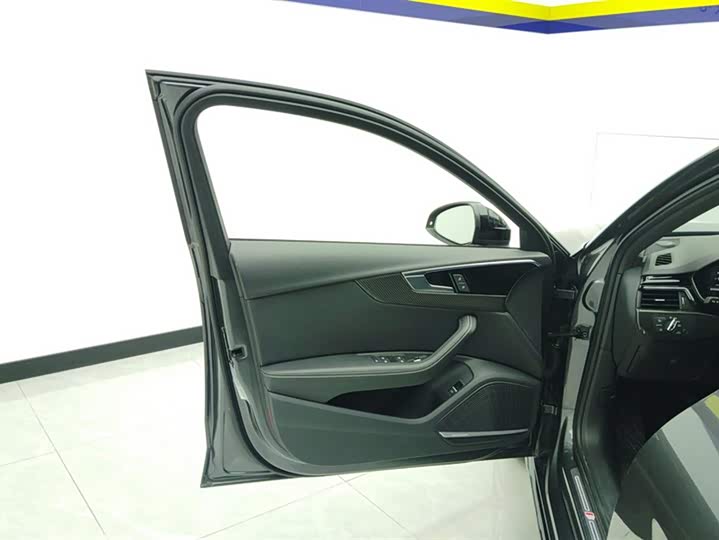 Фото 7 - Audi A4L