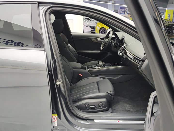 Фото 8 - Audi A4L