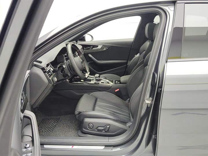 Фото 9 - Audi A4L