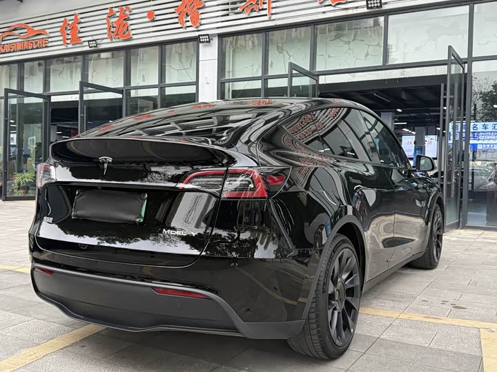 Фото 6 - Tesla Model Y