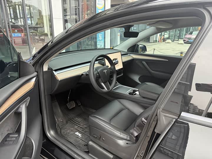 Фото 8 - Tesla Model Y