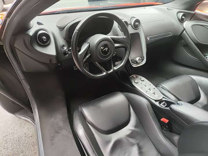 Фото 3 - McLaren GT