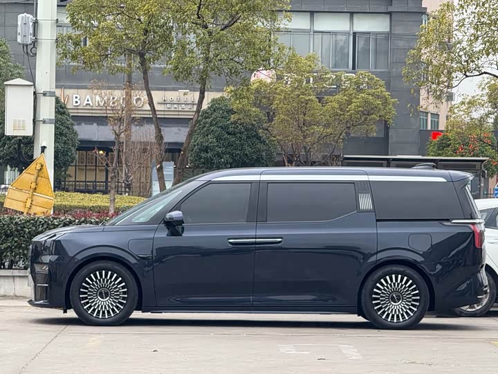 Фото 3 - Zeekr 009