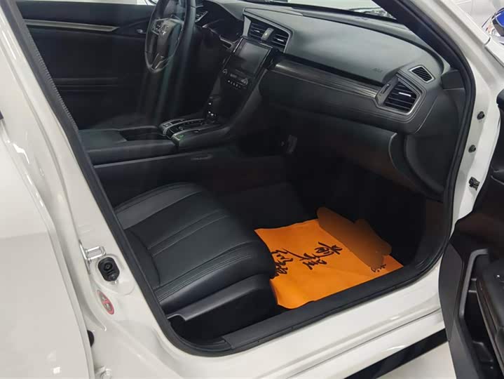 Фото 8 - Honda Civic