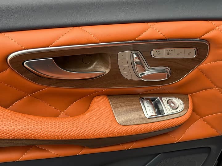 Фото 7 - Mercedes-Benz V-Class