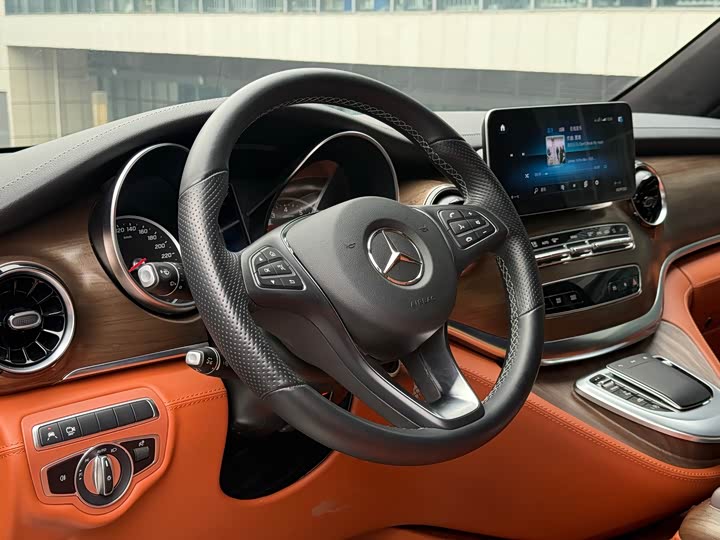 Фото 8 - Mercedes-Benz V-Class