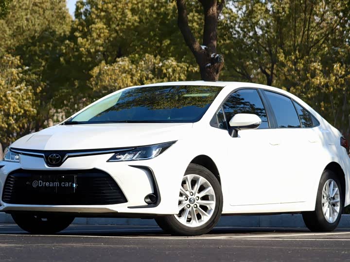 Фото 1 - Toyota Corolla