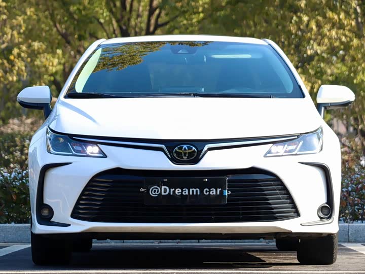 Фото 2 - Toyota Corolla