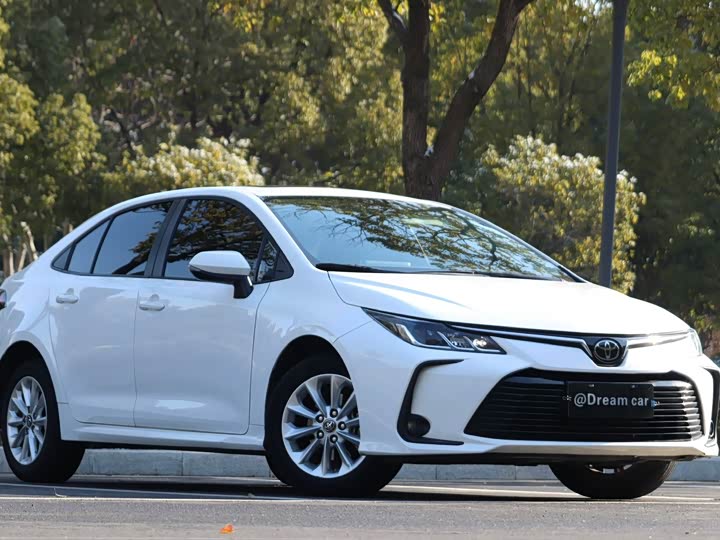 Фото 3 - Toyota Corolla