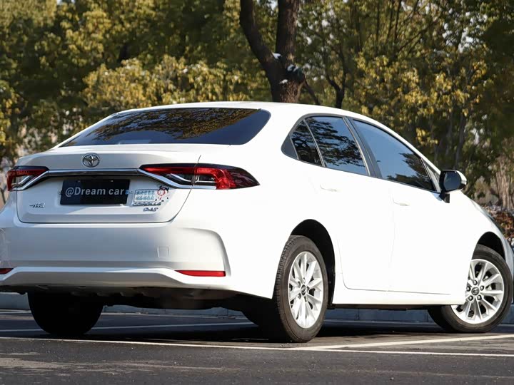 Фото 4 - Toyota Corolla