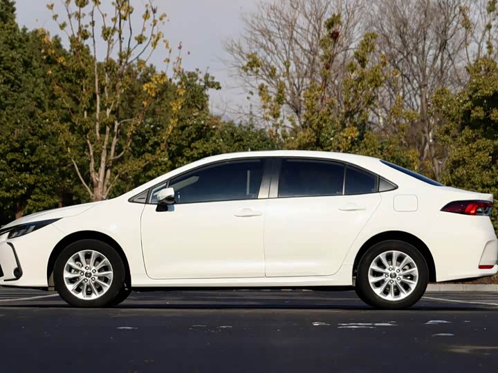 Фото 6 - Toyota Corolla